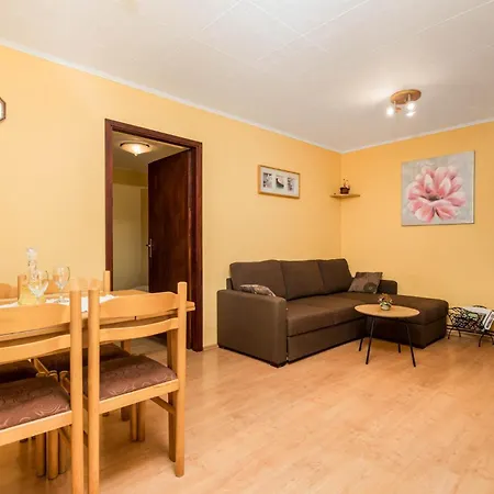 1 Bedroom Gorgeous In *